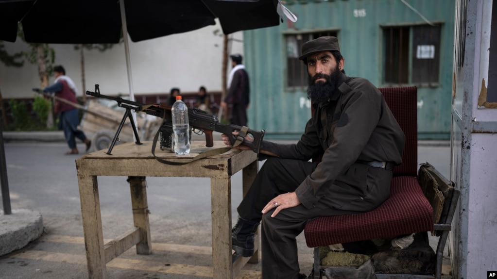 A Taliban soldier holds a machine gun at a checkpoint in Kabul.