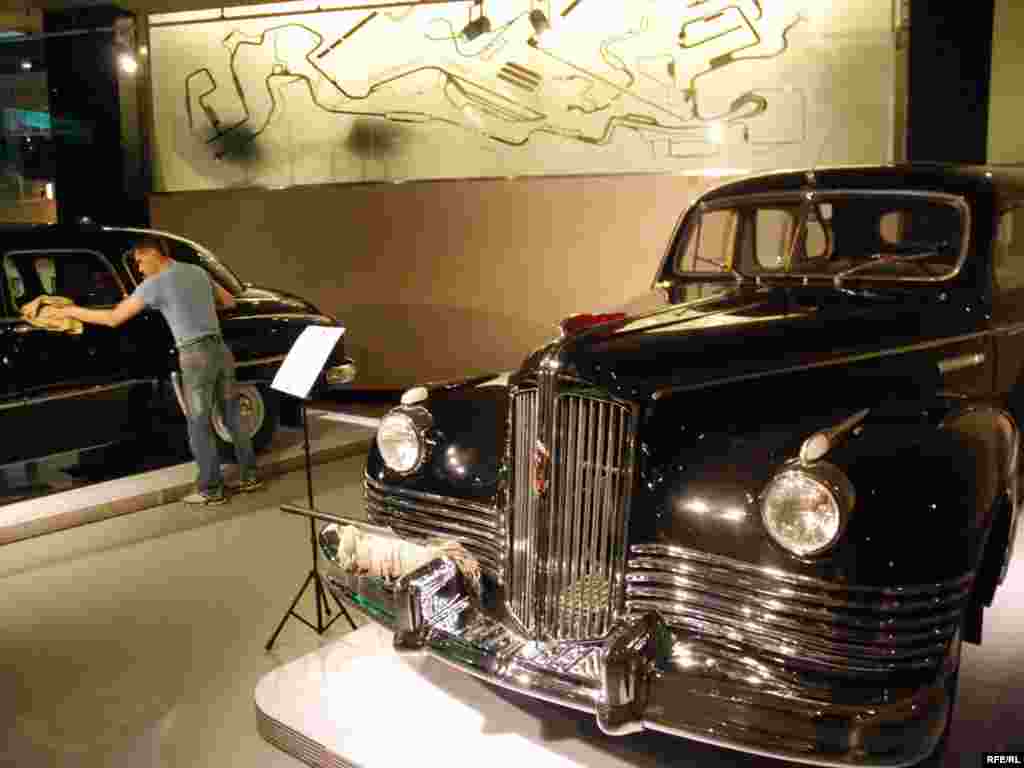 A ZiS 110, a Soviet limousine built at the Zavod imeni Stalina. Stalin was a big fan of American cars and the Packard 180s were used as models for this car.