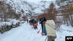 د پنجشیرو دره ولسوالي او د خلکو د واورې پاکولو انځور