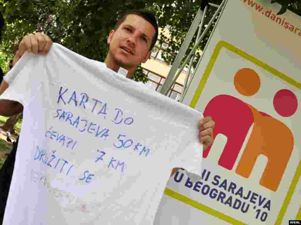 Akcija Inicijative mladih za ljudska prava uoči Dana Sarajeva u Beogradu, koji će biti održani od 19. do 23. maja 2010. - Foto: Midhat Poturović