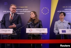 Віцепрем'єр України з євроінтеграції Тарас Качка, міністерка європейських справ Данії Марі Б'єрре та єврокомісарка з розширення Марта Кос під час пресконференції після неформальної зустрічі міністрів європейських справ ЄС у Львові, Україна, 11 грудня 2025 року