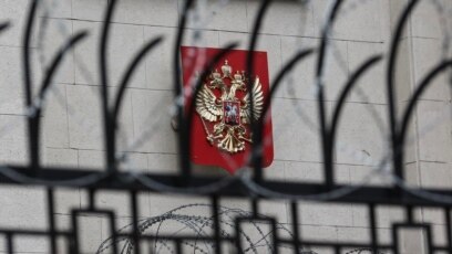 Русия започна да изтегля свои дипломати от посолството си в