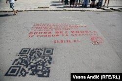 „Borba bez podela je pobeda za svakoga", poručili su grafitom frilenseri u Beogradu 6 avgusta 2021.