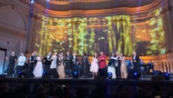 Концерт "Туган җирем — Татарстан" җырын күмәкләшеп башкару белән тәмамланды