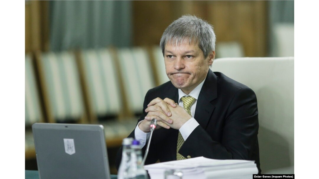 Dacian Cioloș are șanse mici să fie învestit premier de un Parlament în care partidul pe care îl conducere are doar 80 de mandate.