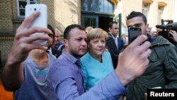 Angela Merkel sa migrantima iz Sirije i Iraka, 2015.