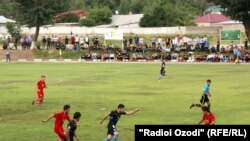 Tajikistan -- Tajik footbal teams "Istiqlol" and SSKA "Pomir" playing, 28May2012