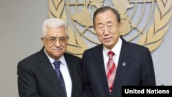Birleşen Milletler Guramasynyň Baş sekretary Ban Ki-mun Palestina awtonomiýasynyň prezidenti Mahmud Abbas bilen Nýu-Ýorkda, 28-nji noýabr.