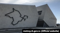 Мемориальный комплекс на станции Сюрень в Крыму под Бахчисараем, созданный российскими властями
