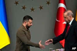 Ukrayına prezidenti Volodımır Zelenskıy ve Türkiye prezidenti Recep Tayyip Erdoğan İstanbulda. Türkiye, 2024 senesi martnıñ 8-i