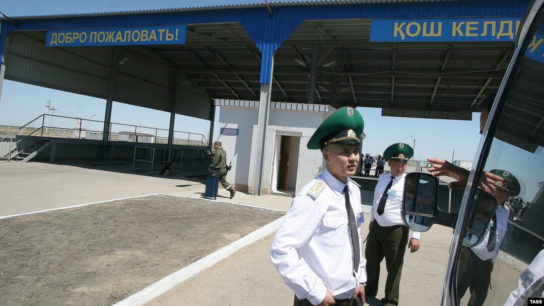 Россия-Қозоғистон чегарасидаги назорат-ўтказиш масканларидан бири.
