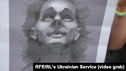 Постер із портретом Олега Сенцова