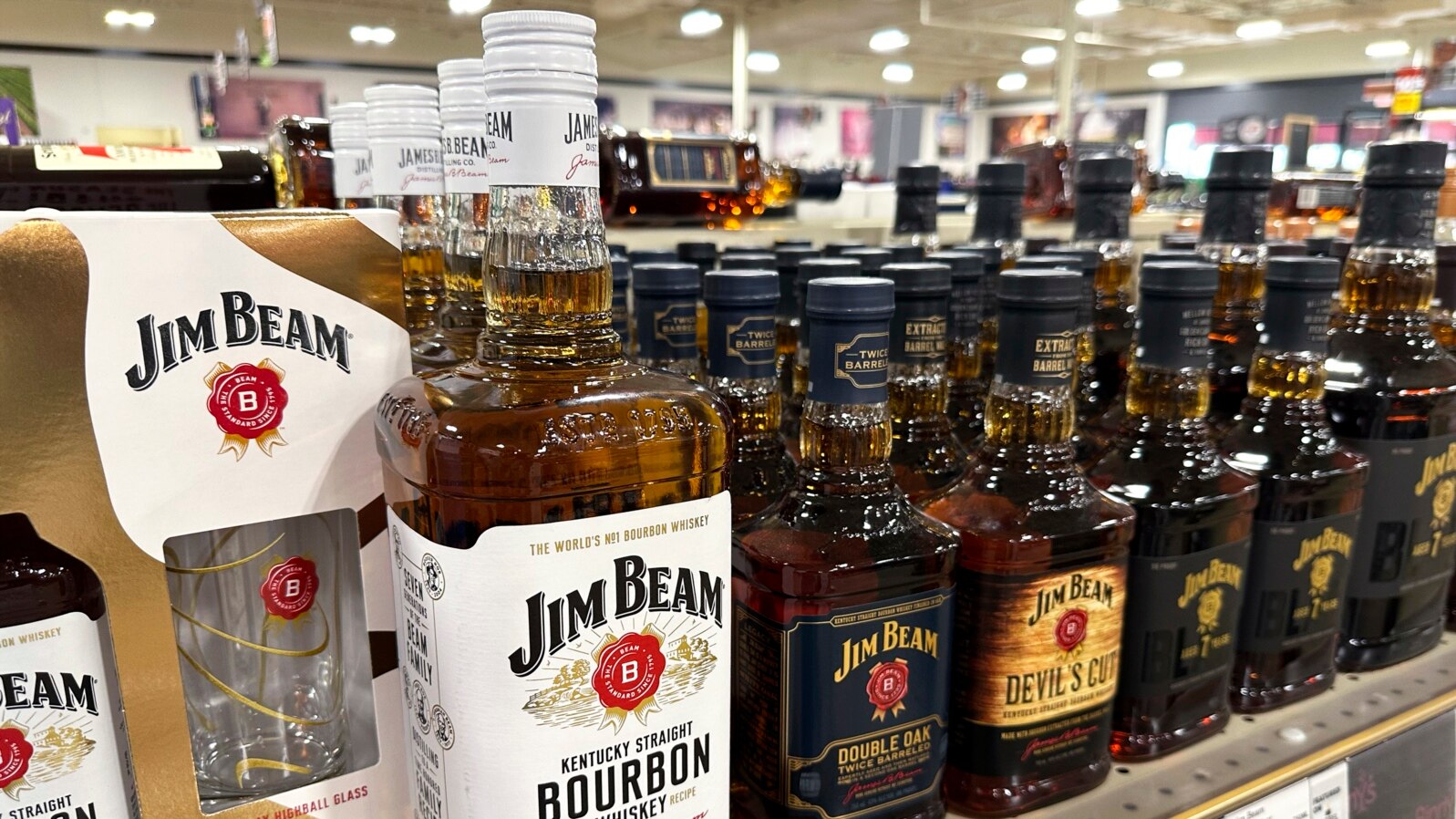 Bourbonul este exclus de pe lusta produselor importate din SUA pentru care UE vrea să impune tarife de 25%.