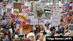 Imagine de la protestele anti-Trump de sîmbătă de la Londra