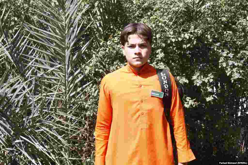 د خپل ښه راتلونکې په تکل ښوونځي ته په لاریم. د خیبر یو ماشوم