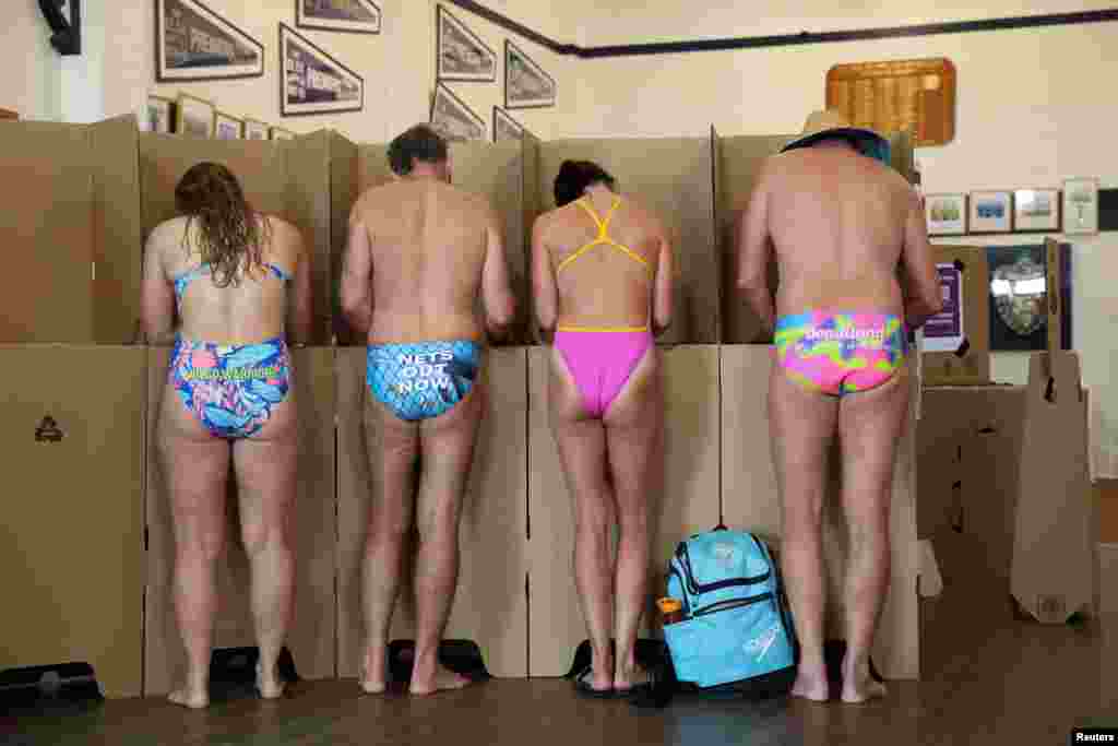 Glasanje na biralištu na saveznim izborima u Australiji, Sydney, 3. maja.