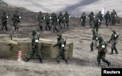 Военные учения сепаратистов в Луганской области