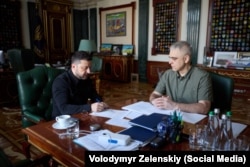 Президент України Володимир Зеленський та виконувач обов’язків голови СБУ Олександр Поклад. Київ, 4 серпня 2026 року