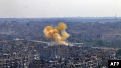 Dim iznad sirijskog grada Alepa