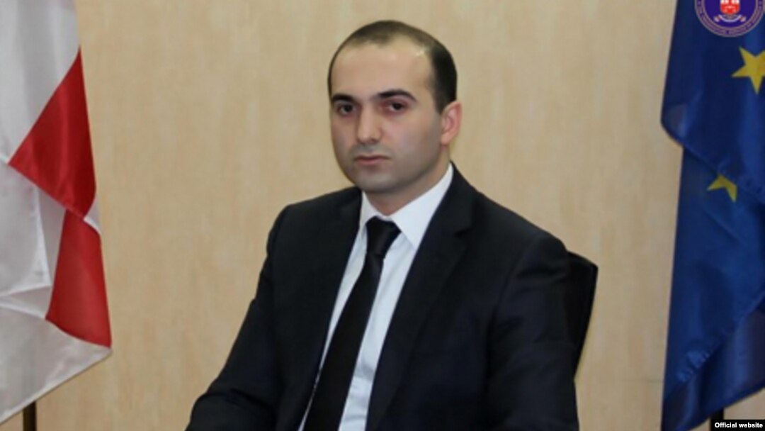 В свои 33 года Георгий Бедашвили успел поработать в финансовой полиции, следственном департаменте Минфина, антикоррупционном департаменте МВД, а с ноября прошлого года он являлся сотрудником следственного комитета прокуратуры