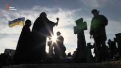 Гранітні козацькі хрести встановили загиблим в АТО бійцям (відео)