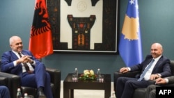 Kryeministri i Kosovës, Isa Mustafa me homologun nga Shqipëria, Edi Rama