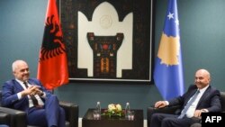 Kryeministri i Kosovës, Isa Mustafa (djathtas) dhe ai i Shqipërisë, Edi Rama - foto arkivi