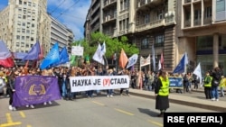 Zaposleni u naučnoistraživačkoj delatnosti predvode protestnu kolonu u Beogradu, 2. april 2025. 