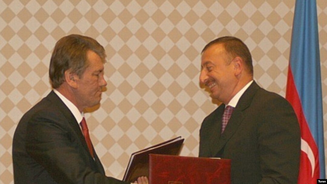Viktor Yuşşenko Ukrayna-Azərbaycan əlaqələrini «strateji əməkdaşlıq» kimi xarakterizə edir