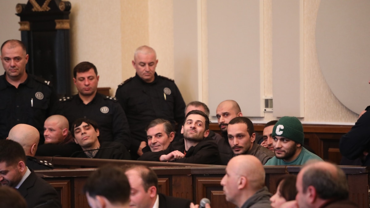 მოსამართლე თარაშვილმა ჯგუფური ძალადობის საქმე აიცილა, ახალი მოსამართლე ირწმუნება, რომ საქმის 13 ტომს ერთ ღამეში გაეცნო