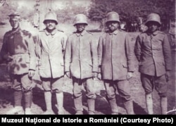 Prizonieri germani luați în bătălia de la Mărășești (Sursa: Expoziția Marele Război, 1914-1918, Muzeul Național de Istorie a României, http://www.marelerazboi.ro/razboi-catalog-obiecte/item/prizonieri-germani-2)