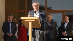 Armenia - Former Foreign Minister Vartan Oskanian speaks at a rally held in Abovian by the Armenian National Congress, Prosperous Armenia Party and Heritage Party, 25Sep2014. 