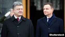 Президент України Петро Порошенко (ліворуч) та президент Польщі Анджей Дуда під час зустрічі у Києві. 15 грудня 2015 року 