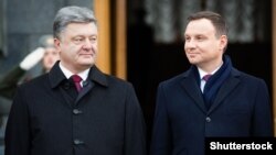 Президент України Петро Порошенко та президент Польщі Анджей Дуда під час зустрічі в Києві. Грудень 2015 року