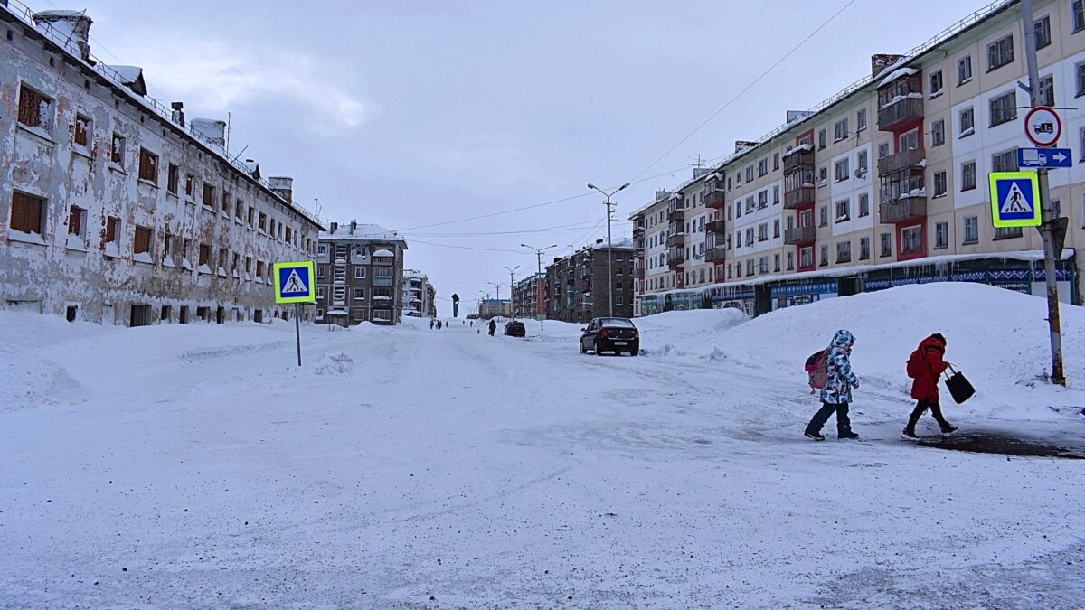Above The Arctic Circle, A Soviet-Era Metropolis Battles A 'Drawn-Out Death' - Vimarsana News