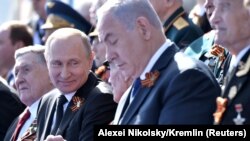 Vladimir Putin și Benjamin Netanyahu la parada de Ziua Victoriei