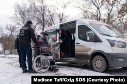 Екіпаж «Схід SOS» евакуює маломобільних людей з прифронтових територій