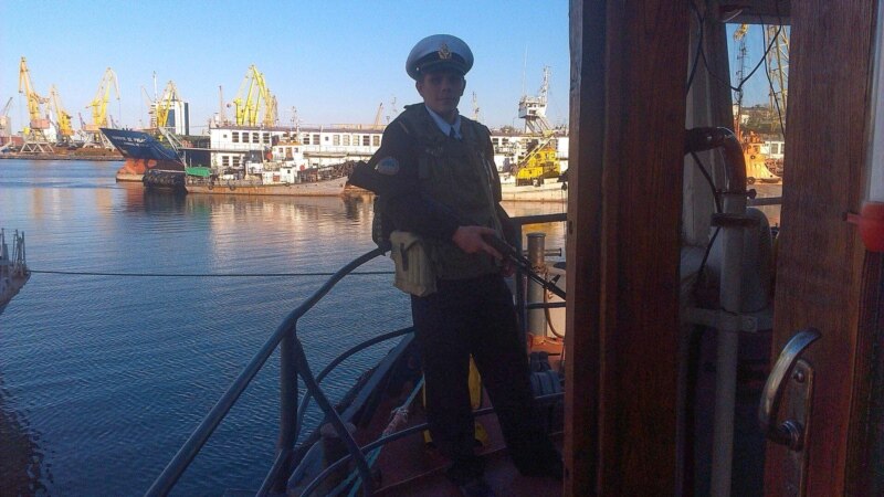ФСБ допросила двух захваченных у берегов Крыма украинских военных – адвокат