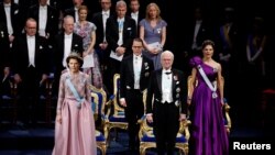 Շվեդիայի թագավոր Կարլ 16-րդը, թագուհի Սիլվիան, թագաժառանգ-արքայադուստր Վիկտորիան և Նոբելյան մրցանակների դափնեկիրները, Ստոկհոլմ, 10 դեկտեմբերի, 2023թ.