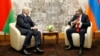Аляксандар Лукашэнка і Нікол Пашыньян на сустрэчы ў расейскім Сочы, 14 траўня 2018 году