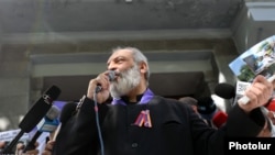 Armenia - Archbishop Bagrat Galstanian speaks during a protest outside prosecutors' headquarters in Yerevan, October 9, 2024.