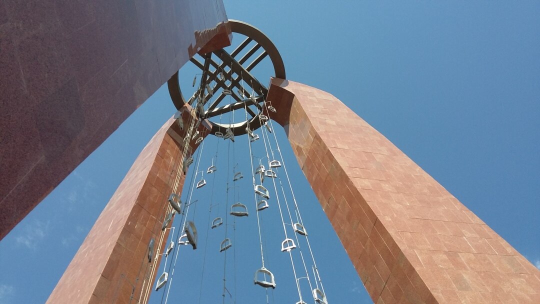 Есегіндегі қырықаяқпен жыныстық қатынасқа түскен қыздың видеосы