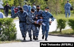 Police detain protesters near Independence Square in Nur-Sultan, Kazakhstan, on June 6. More than 100 opposition activists were detained during rallies demanding democratic reforms. (Petr Trotsenko, RFE/RL)