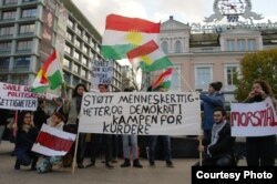 Акция солидарности с голодающими в турецких тюрьмах: “Гражданские и политические права”, “Борьба за курдов”, “Родной язык”. 24 октября 2012 года