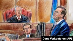Рік Ґейтс (п) свідчить на суді в Александрії 7 серпня 2018 року, погляд художника. Робити фото і відео в судах у США для ЗМІ заборонено