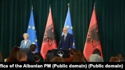 Presidentja e Komisionit Evropian, Ursula von der Leyen, me kryeministrin e Shqipërisë, Edi Rama, në Tiranë, më 30 shtator 2026.