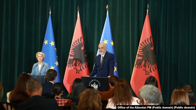 Presidentja e Komisionit Evropian, Ursula von der Leyen, me kryeministrin e Shqipërisë, Edi Rama, në Tiranë, më 30 shtator 2026.