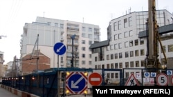 The construction site in Maly Kozikhinsky Street in the Patriarch's Ponds district in Moscow