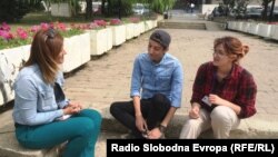 Dušan i Milena u razgovoru sa novinarkom RSE Amrom Zejneli