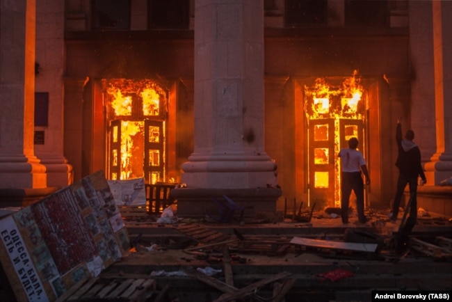 Пожар в Доме профсоюзов во время столкновений в Одессе 2 мая 2014 года